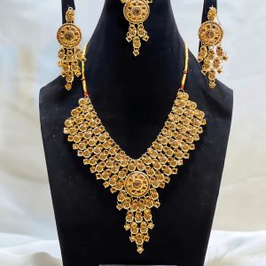 Golden Jewelry Set with Stonework