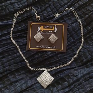 Artificial Silver Diamonds Shaped Necklace